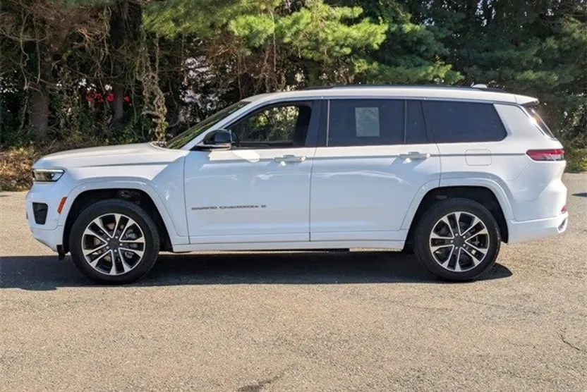 2022 Jeep Grand Cherokee Overland photo 1