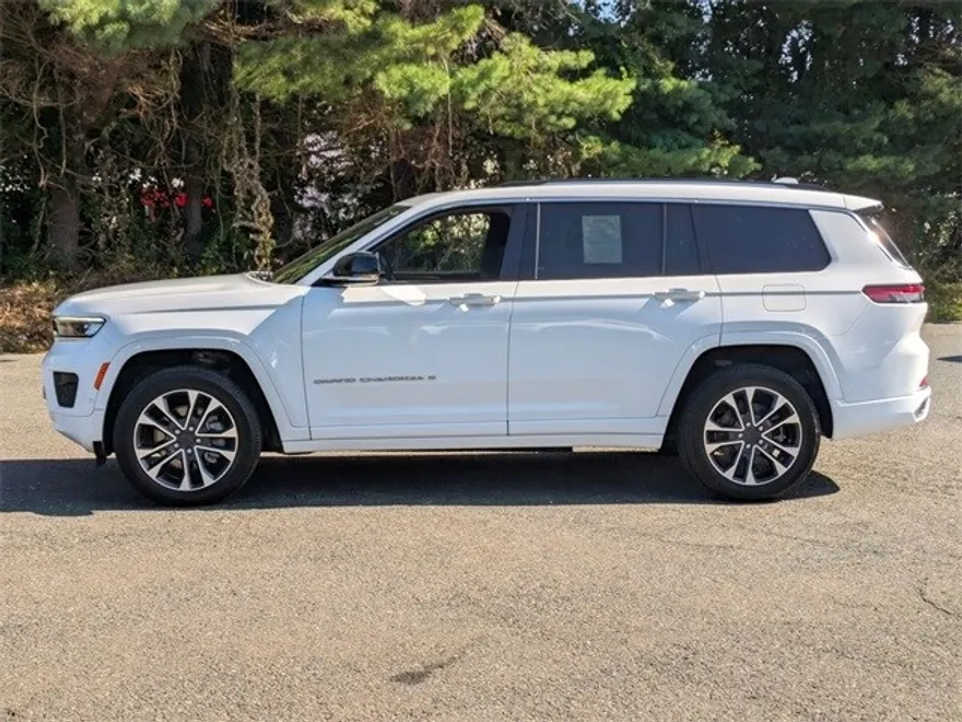 2022 Jeep Grand Cherokee Overland photo 1
