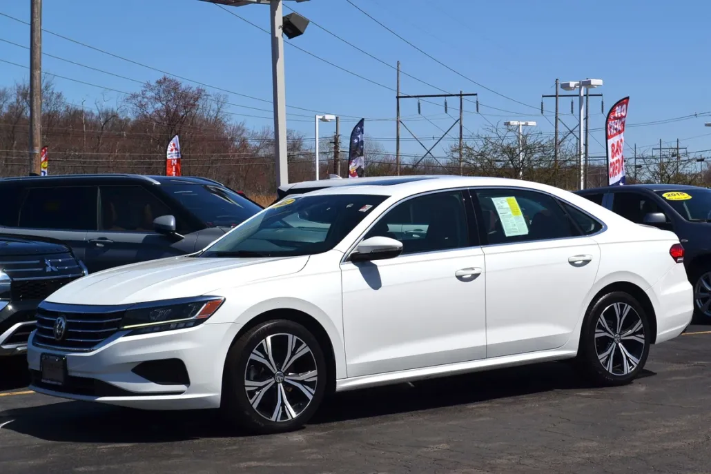 2022 Volkswagen Passat 2.0T SE photo 1