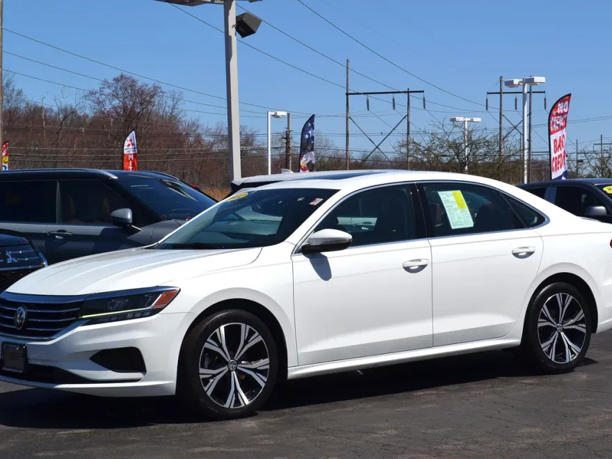 2022 Volkswagen Passat 2.0T SE photo 1