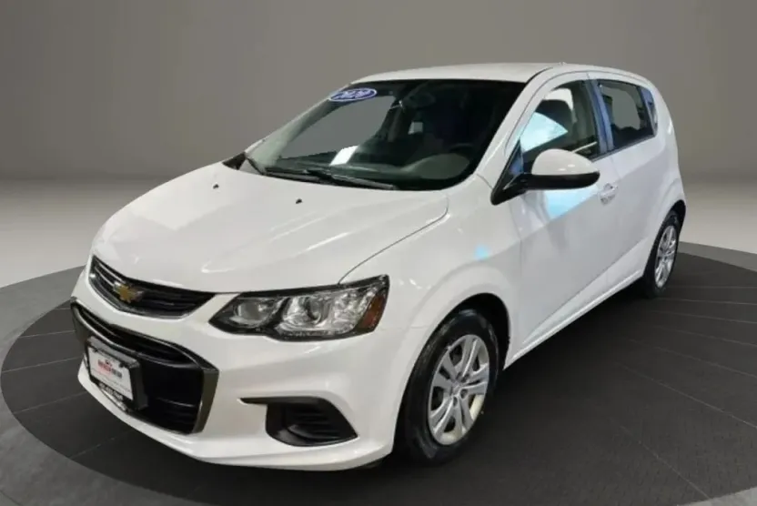 2020 Chevrolet Sonic LT photo 1