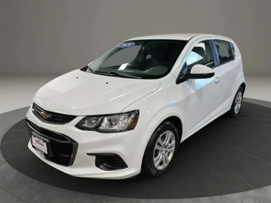 2020 Chevrolet Sonic LT photo 1
