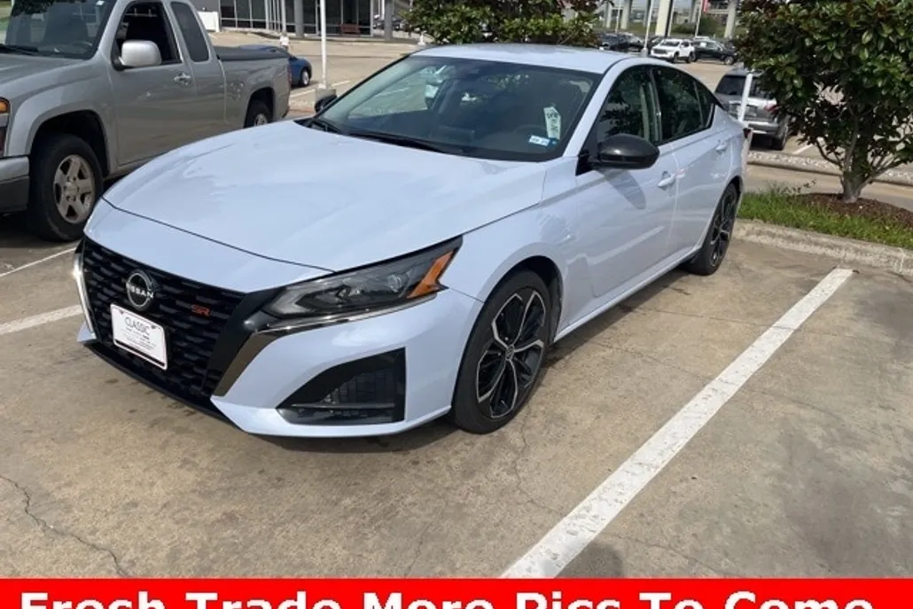 2023 Nissan Altima 2.5 SR photo 1