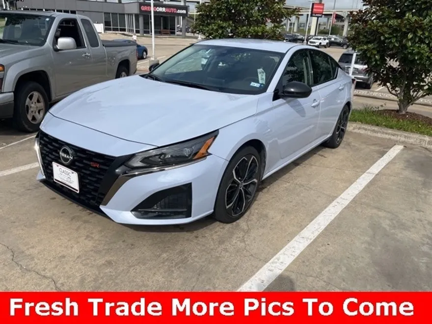2023 Nissan Altima 2.5 SR photo 1
