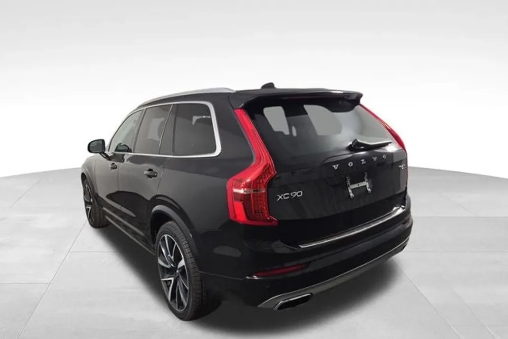 2020 Volvo XC90 T6 Momentum photo 1