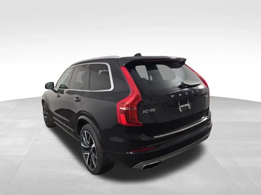 2020 Volvo XC90 T6 Momentum photo 1