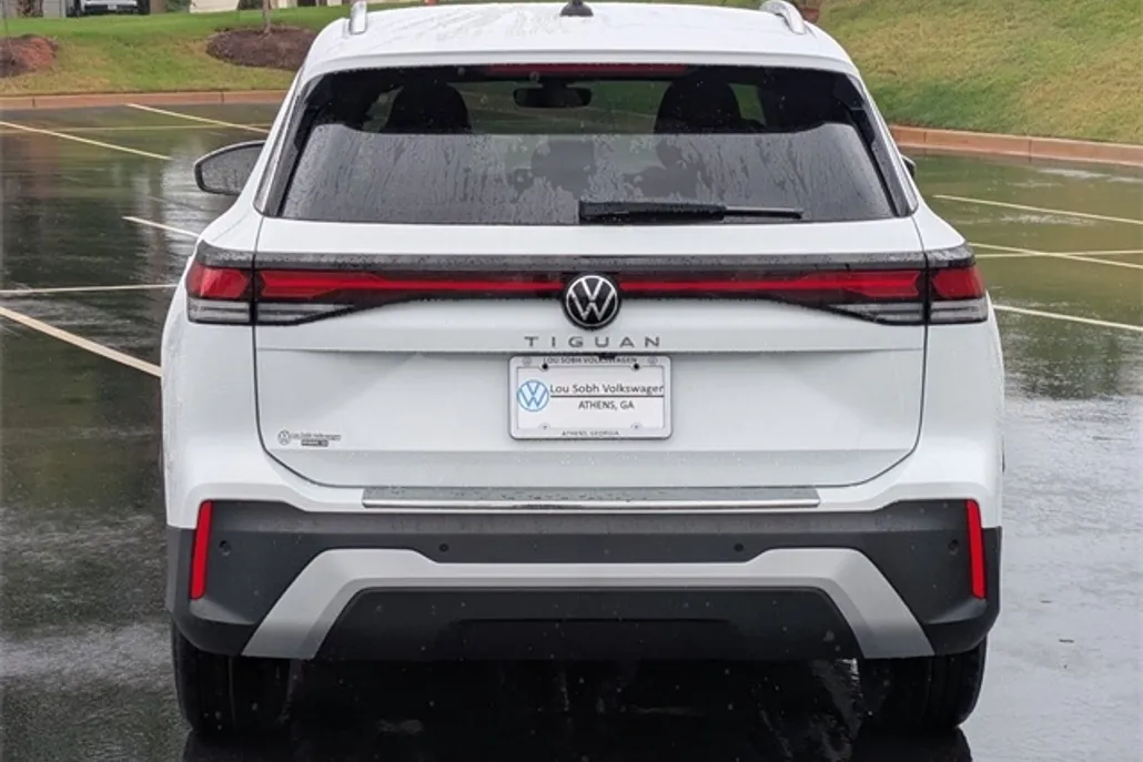 2025 Volkswagen Tiguan S photo 1