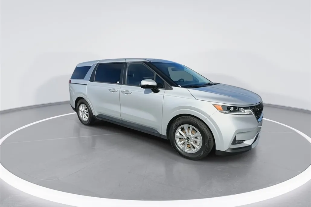 2022 Kia Carnival LXS photo 1
