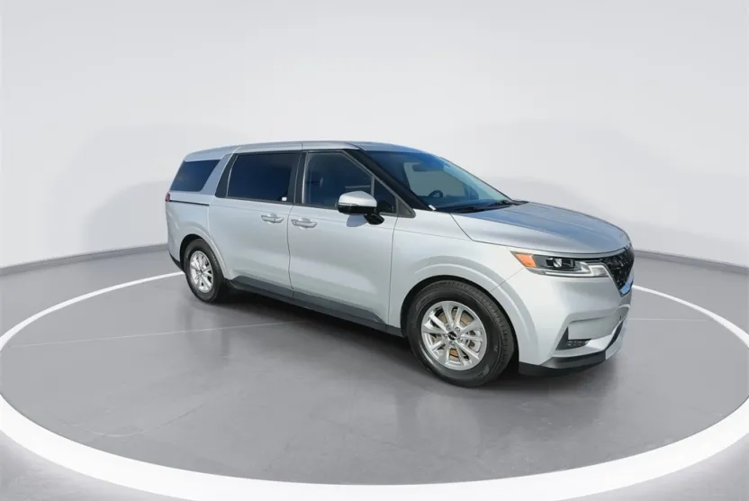 2022 Kia Carnival LXS photo 1