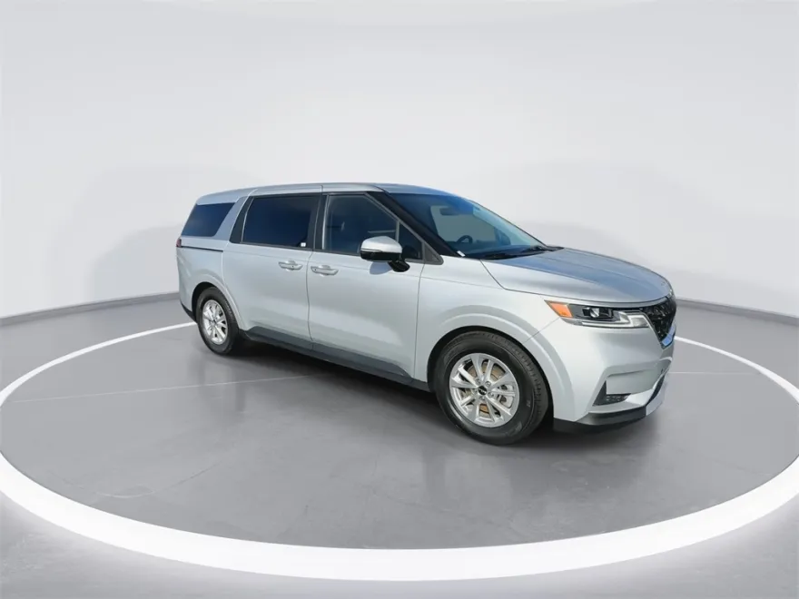 2022 Kia Carnival LXS photo 1