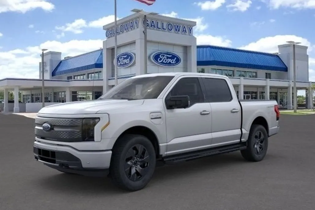 2023 Ford F-150 Lightning XLT photo 1