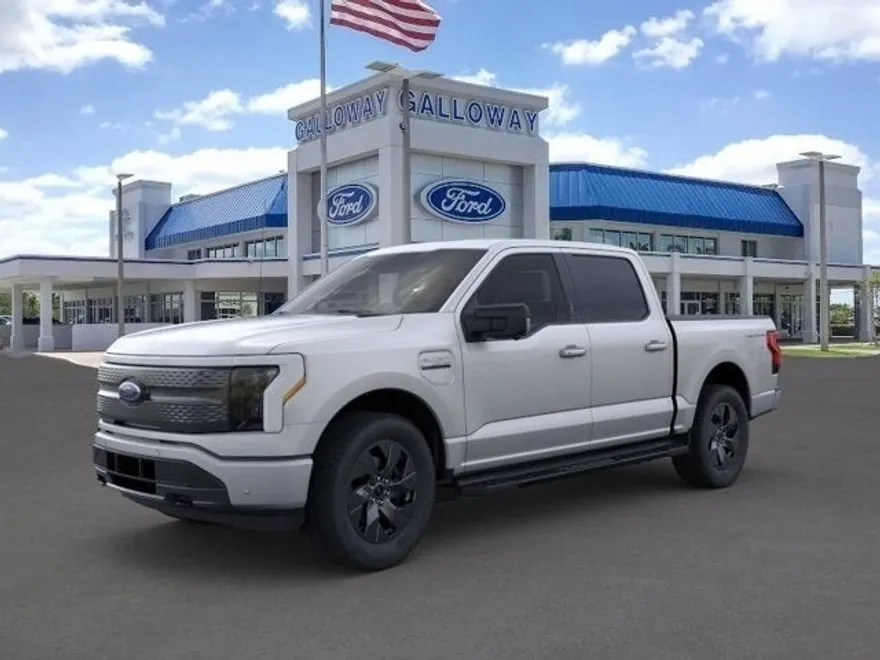 2023 Ford F-150 Lightning XLT photo 1