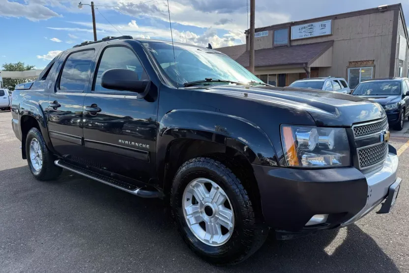 2013 Chevrolet Avalanche LT photo 1