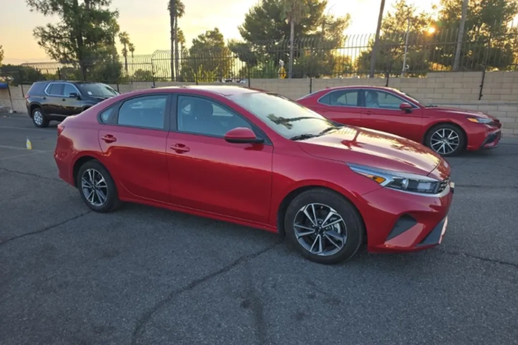 2024 Kia Forte LXS photo 1