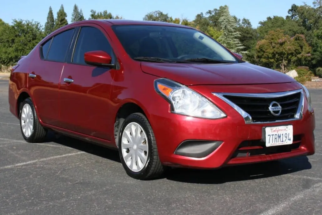 2017 Nissan Versa 1.6 SV photo 1