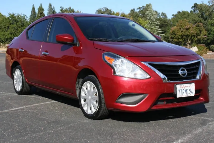 2017 Nissan Versa 1.6 SV photo 1