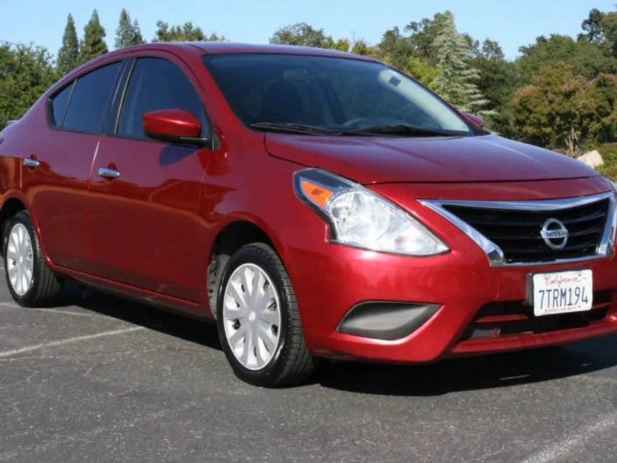 2017 Nissan Versa 1.6 SV photo 1