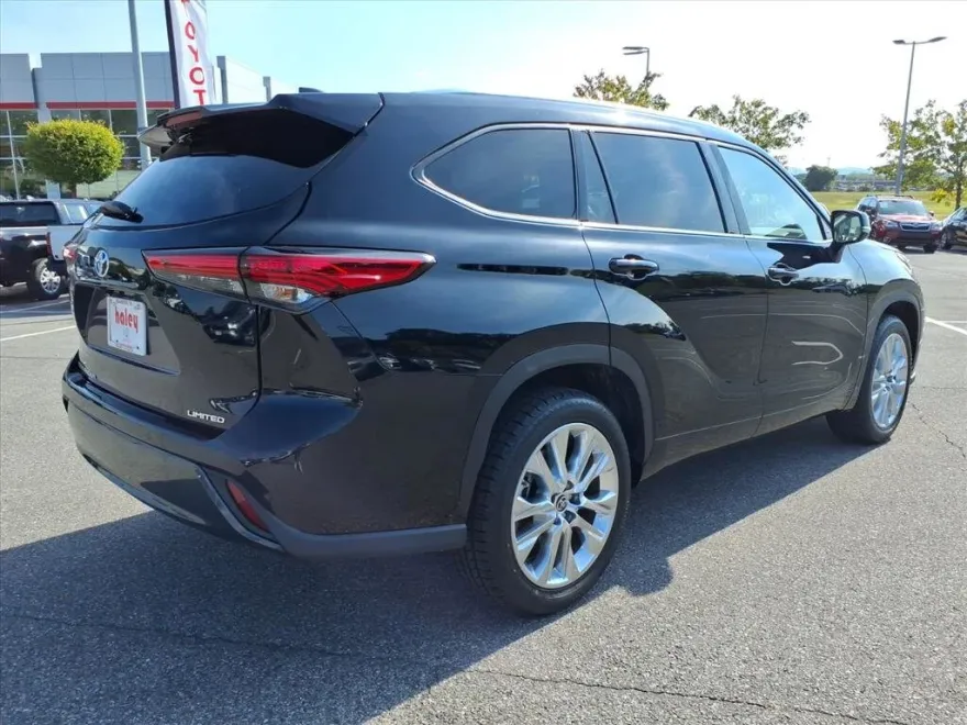 2022 Toyota Highlander Limited photo 1