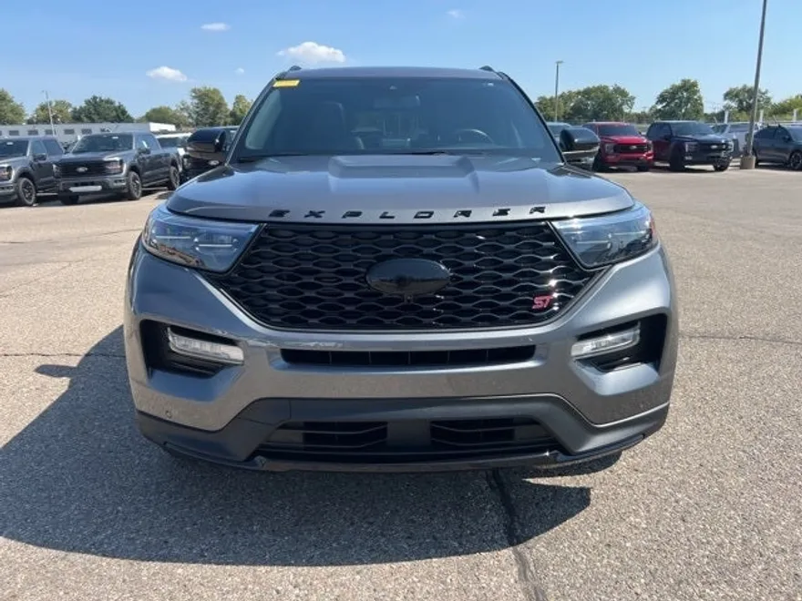2023 Ford Explorer ST photo 1
