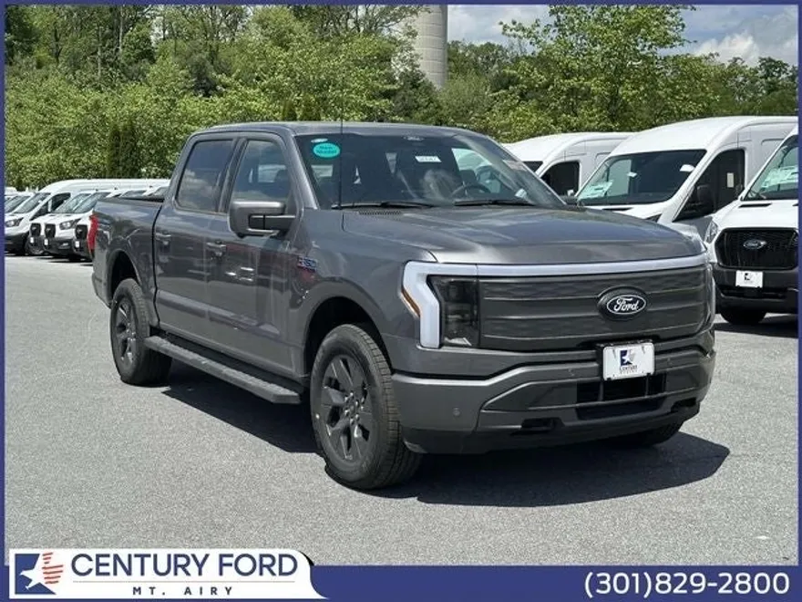 2025 Ford F-150 Lightning Lariat photo 1
