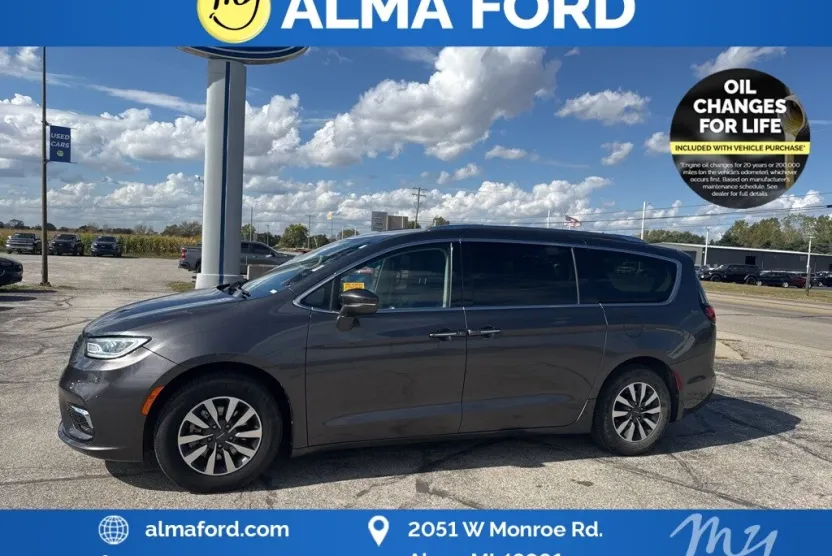 2021 Chrysler Pacifica Touring L photo 1