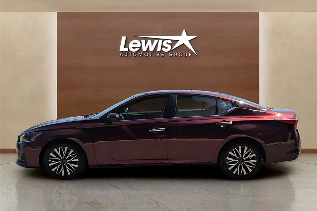 2023 Nissan Altima 2.5 SV photo 1