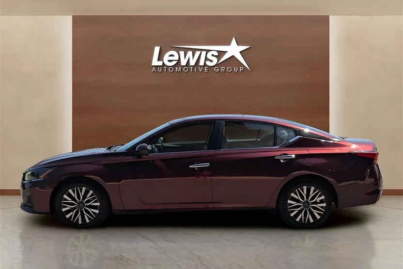 2023 Nissan Altima 2.5 SV photo 1