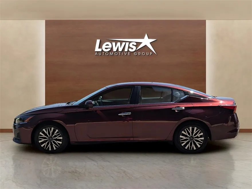 2023 Nissan Altima 2.5 SV photo 1