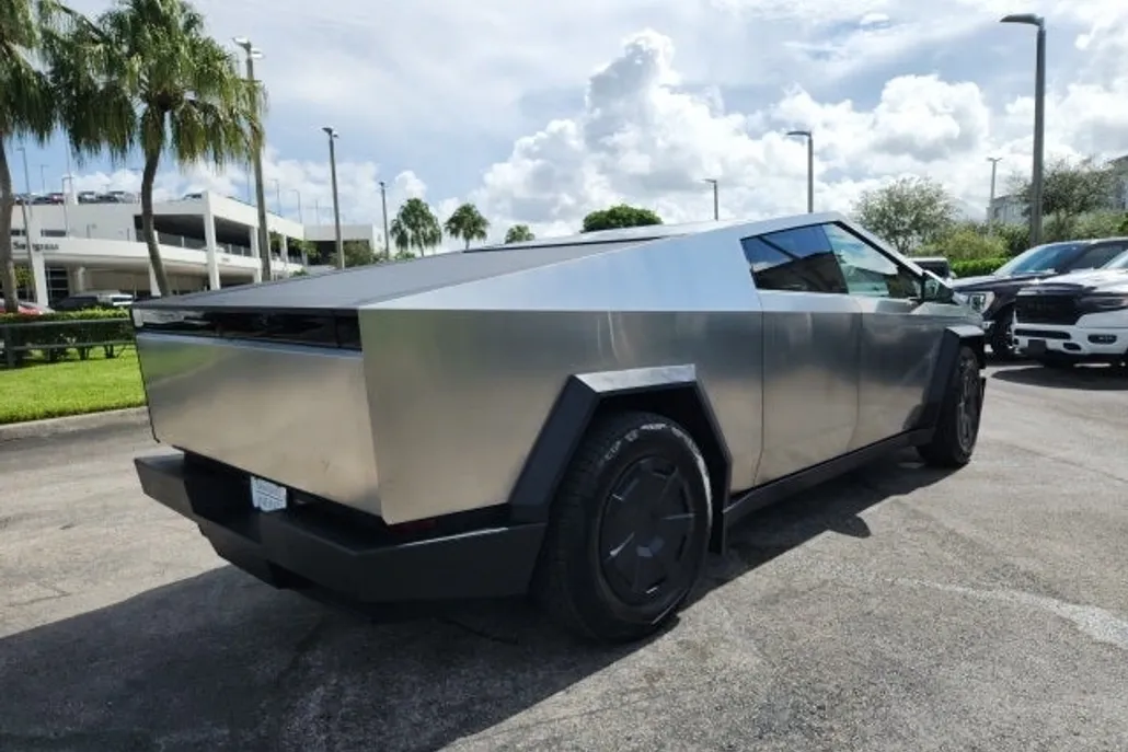 2024 Tesla Cybertruck All-Wheel Drive photo 1