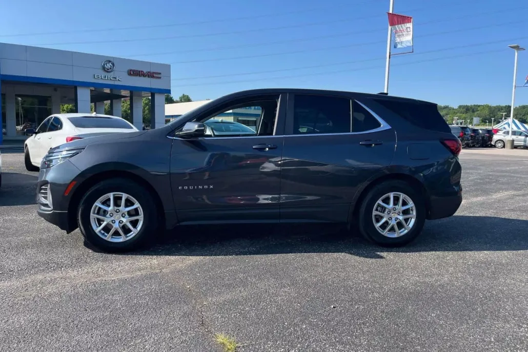 2022 Chevrolet Equinox LT photo 1