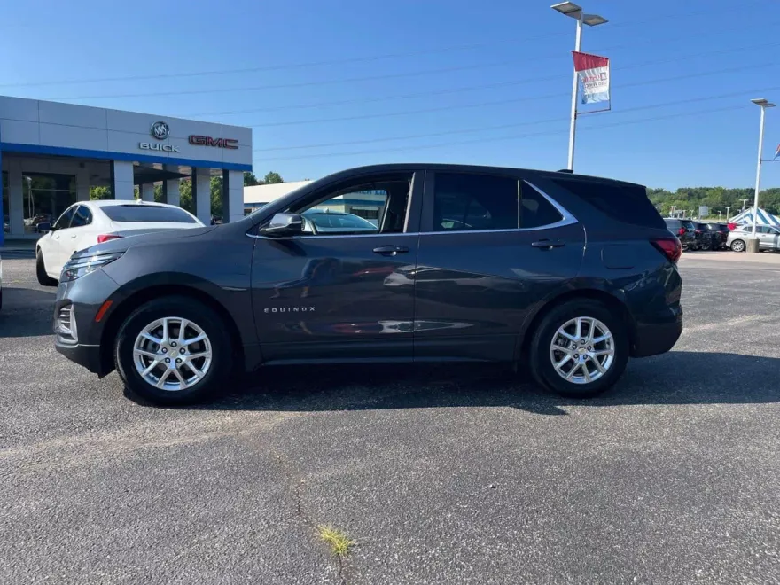 2022 Chevrolet Equinox LT photo 1