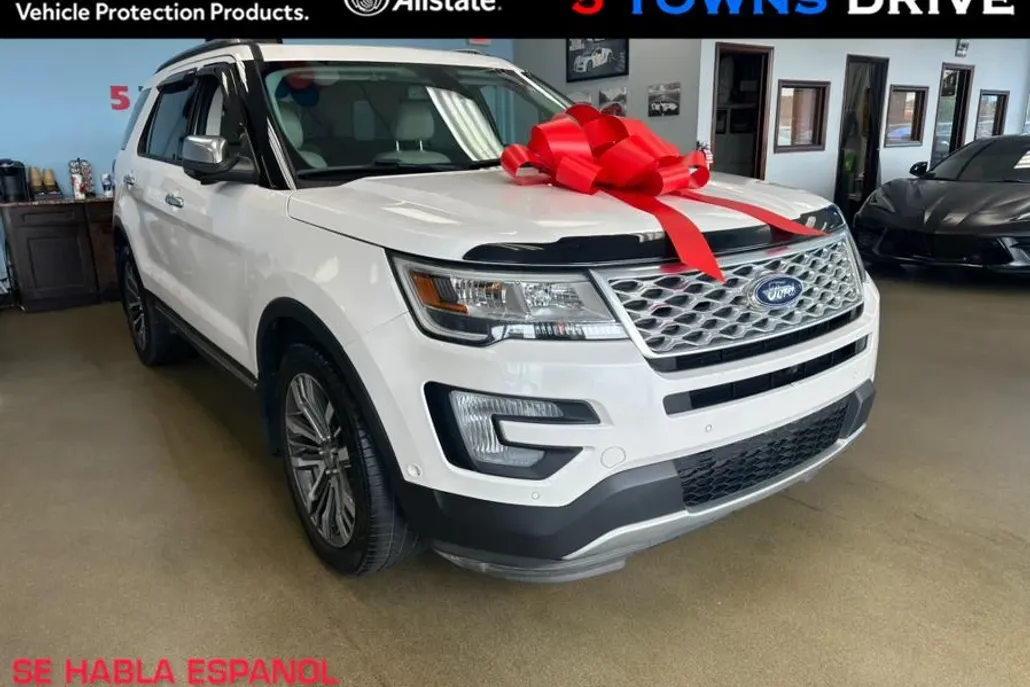 2017 Ford Explorer XLT photo 1