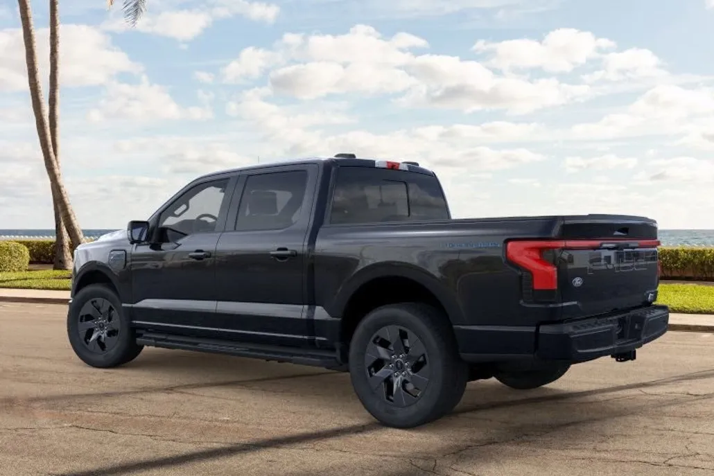 2025 Ford F-150 Lightning Lariat photo 1