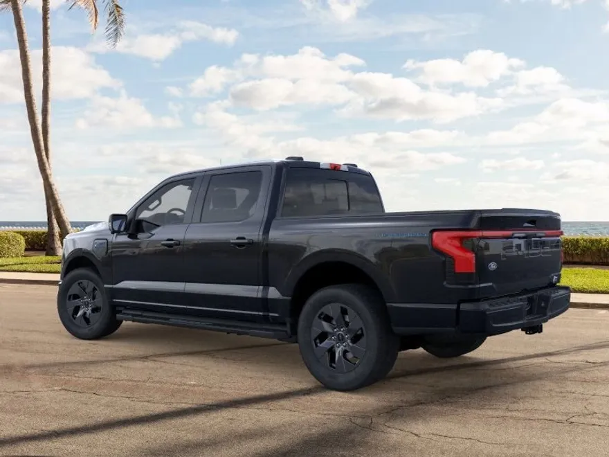 2025 Ford F-150 Lightning Lariat photo 1