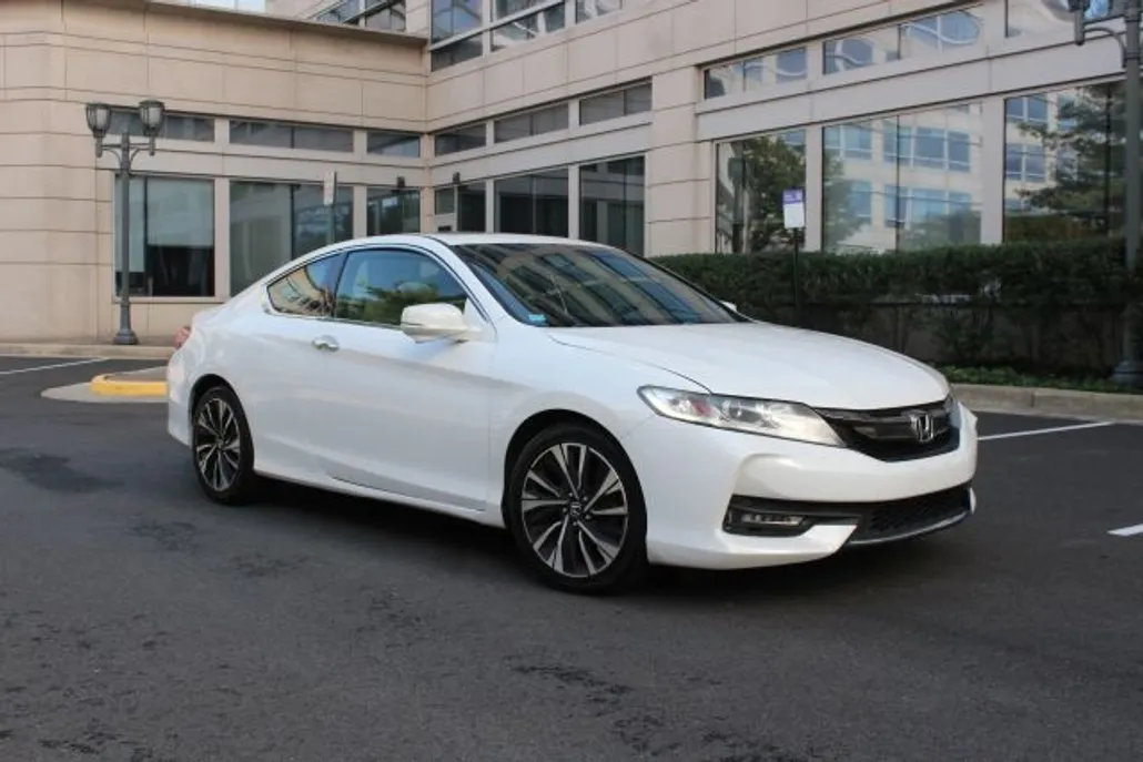 2017 Honda Accord EX photo 1