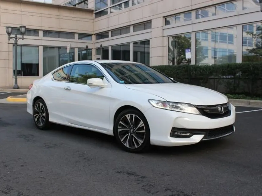 2017 Honda Accord EX photo 1