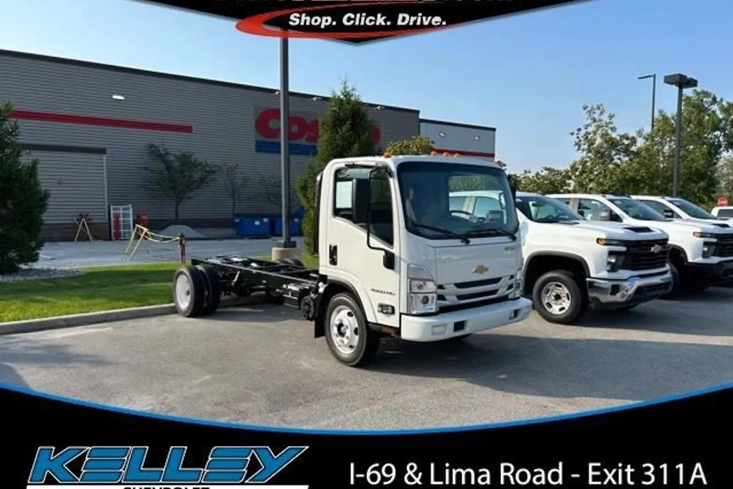 2025 Chevrolet Silverado 4500HD photo 1