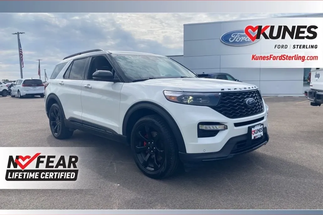 2022 Ford Explorer ST photo 1
