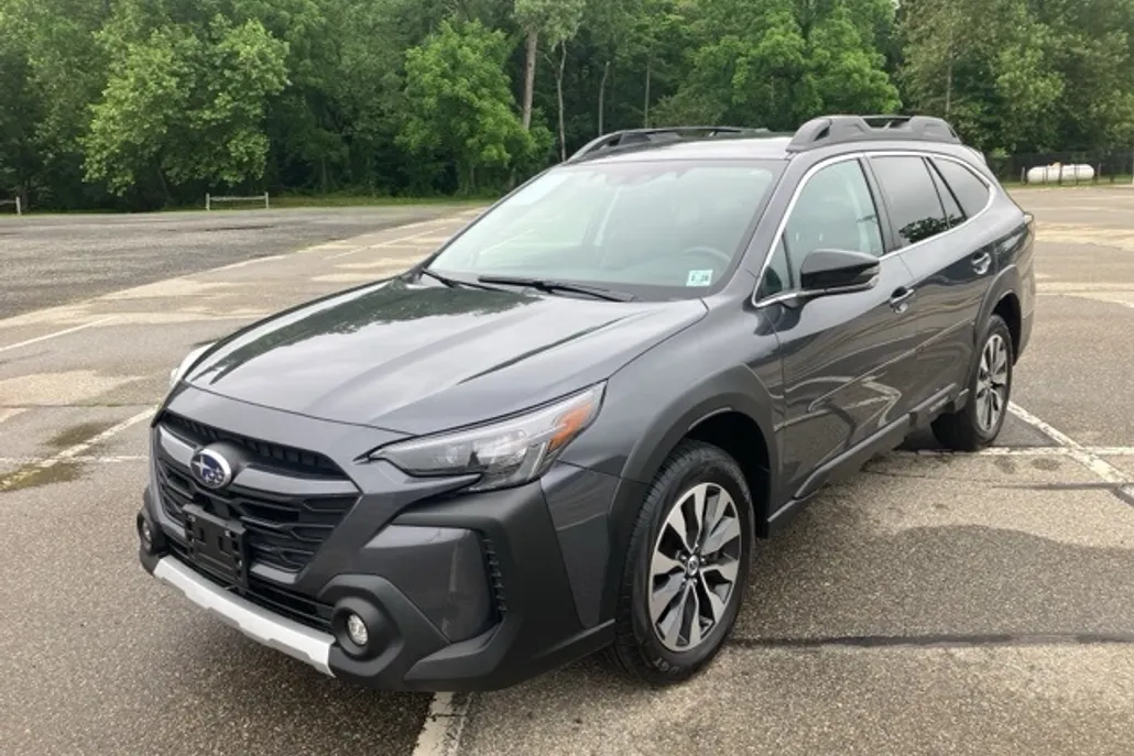 2023 Subaru Outback Limited photo 1