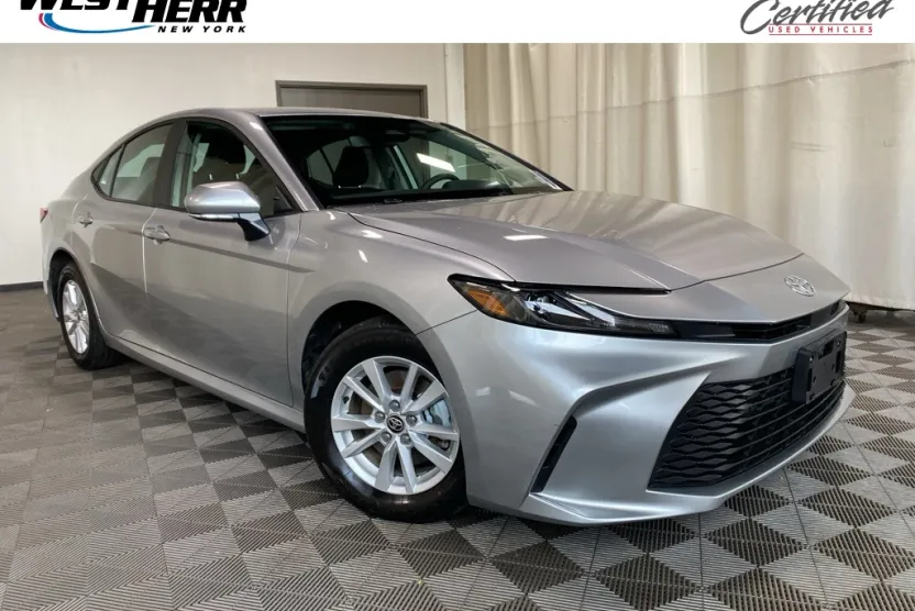 2025 Toyota Camry LE photo 1