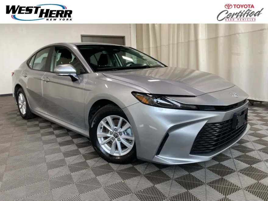 2025 Toyota Camry LE photo 1