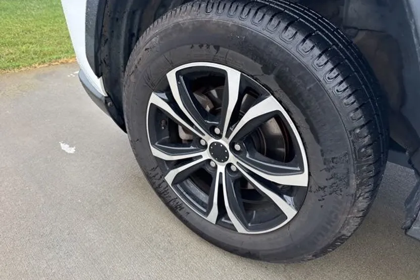 2019 Toyota RAV4 LE photo 1