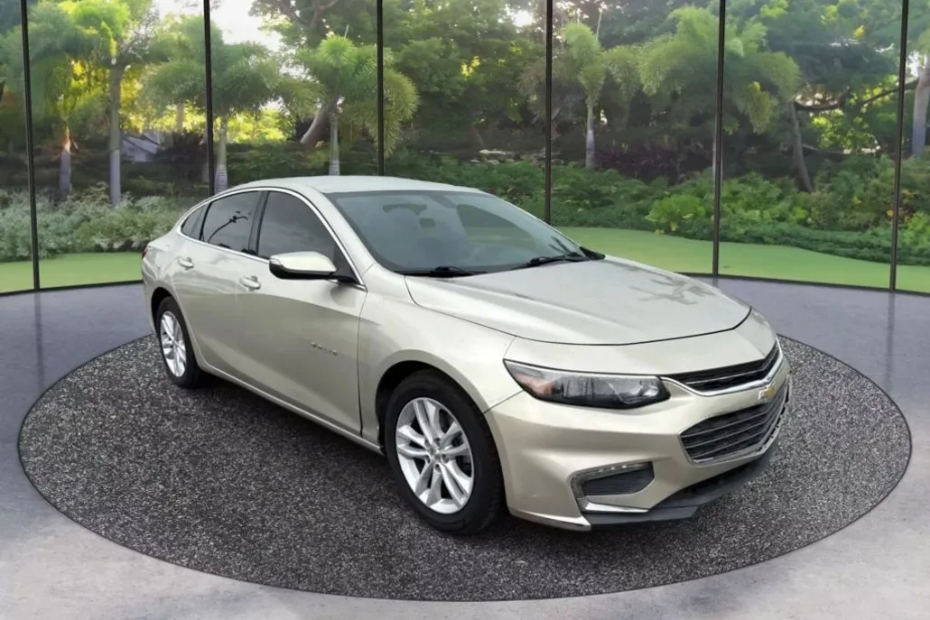 2016 Chevrolet Malibu 1LT photo 1