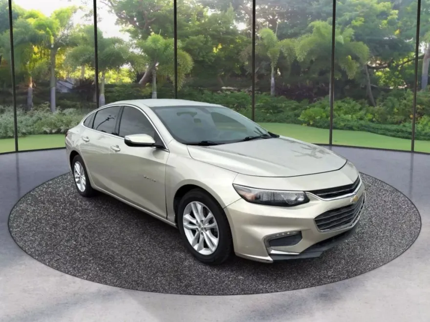 2016 Chevrolet Malibu 1LT photo 1
