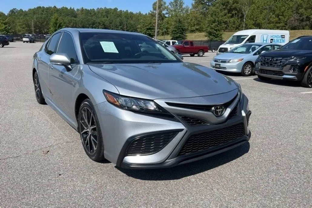 2024 Toyota Camry SE photo 1