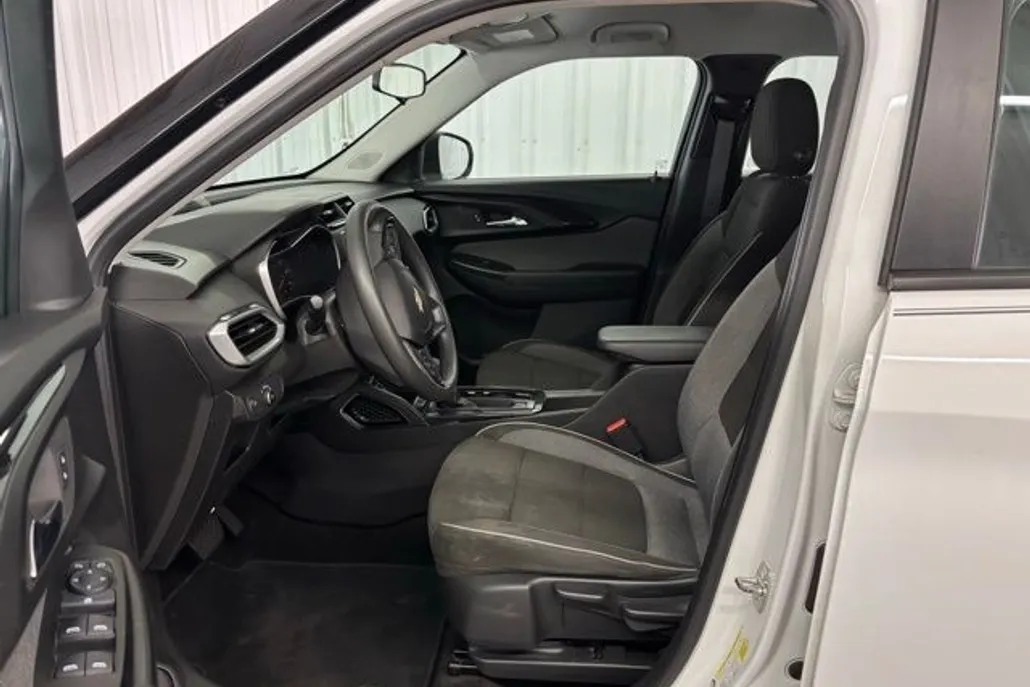 2023 Chevrolet Trailblazer LS photo 1