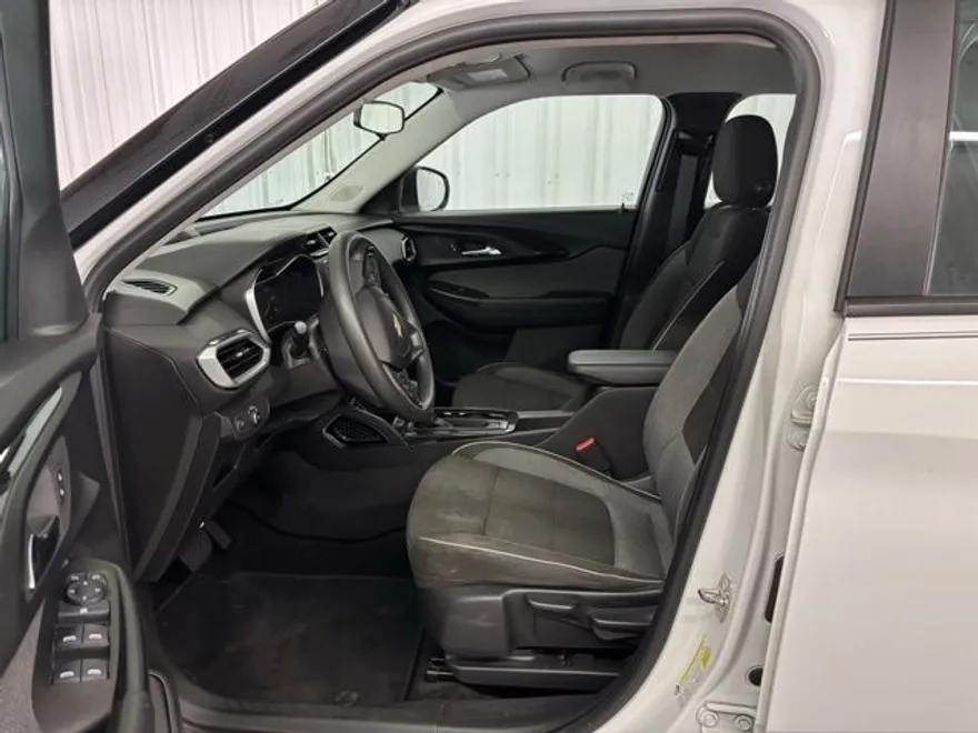 2023 Chevrolet Trailblazer LS photo 1