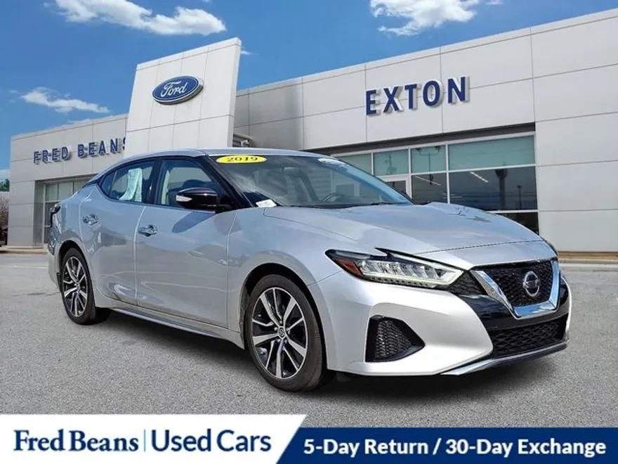2019 Nissan Maxima SV photo 1