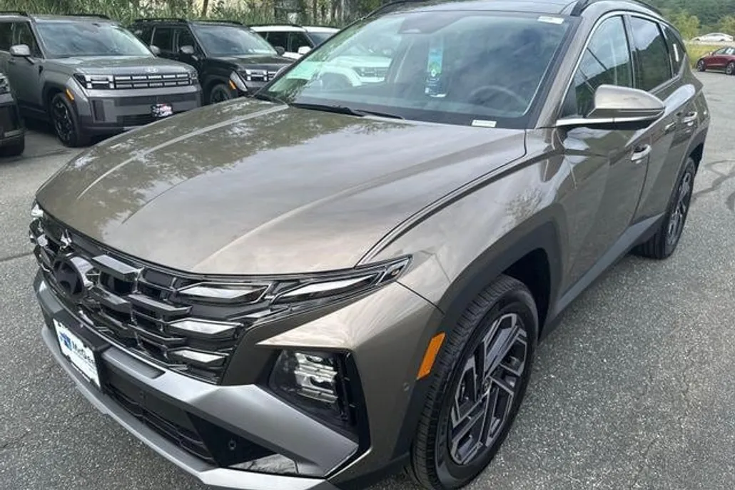 2025 Hyundai Tucson Hybrid Limited photo 1
