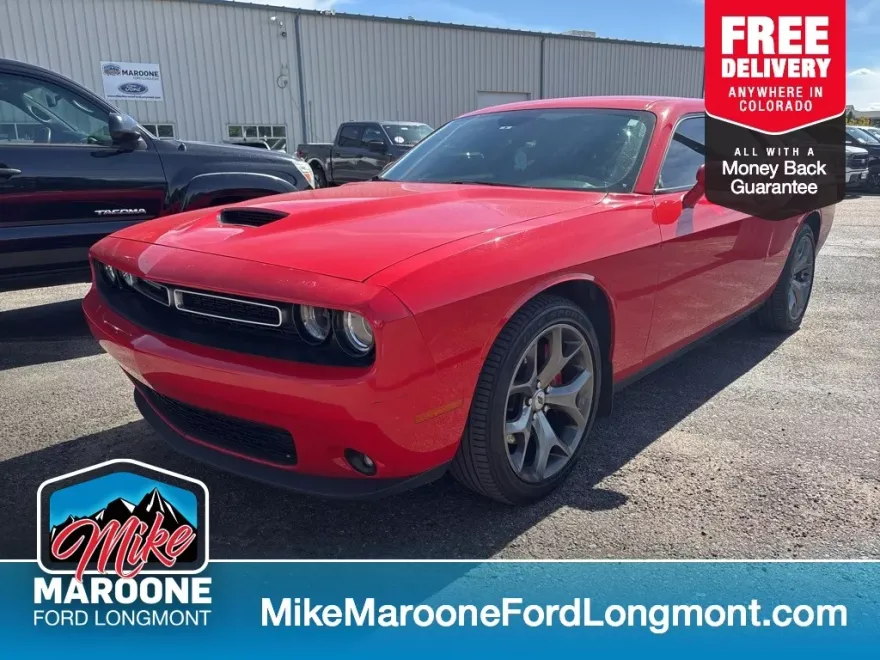 2017 Dodge Challenger SXT photo 1